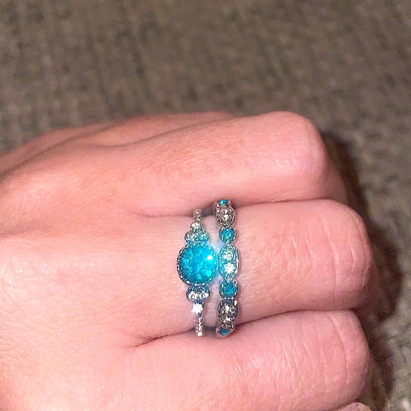 Light Blue Rhinestone Ring Set. NWOT - Picture 4 of 5